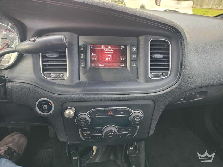 2015-dodge-charger-sedan-image-11