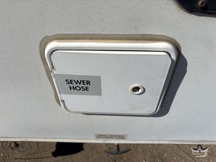 2004-ford-e450-image-32