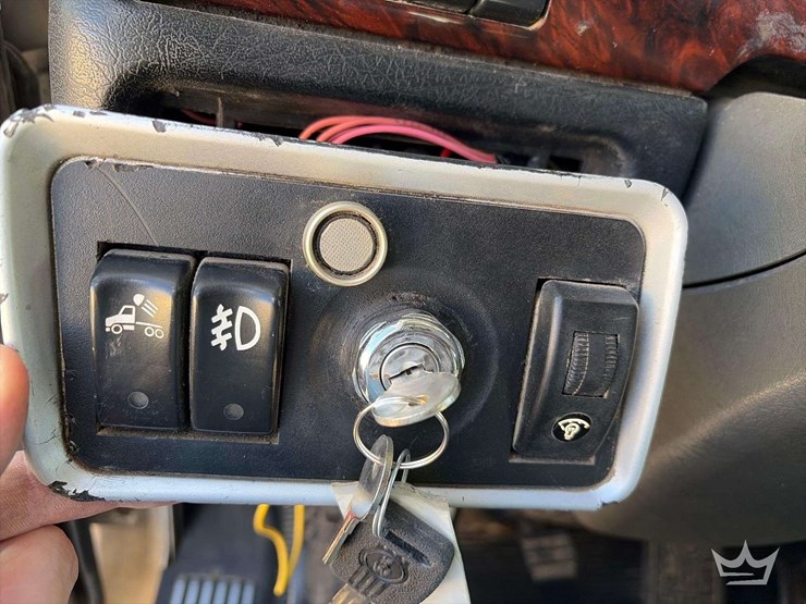 2012-kenworth-t800-image-16