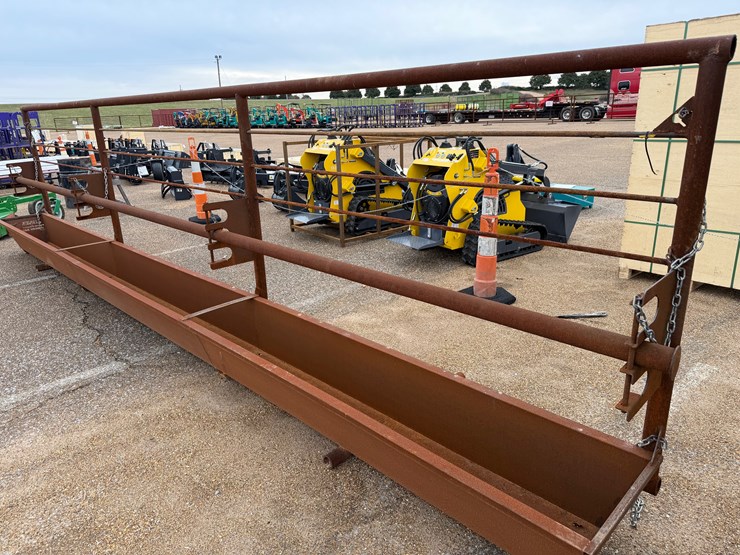 #7830-•-24ft-self-standing-cattle-feeder-image-5