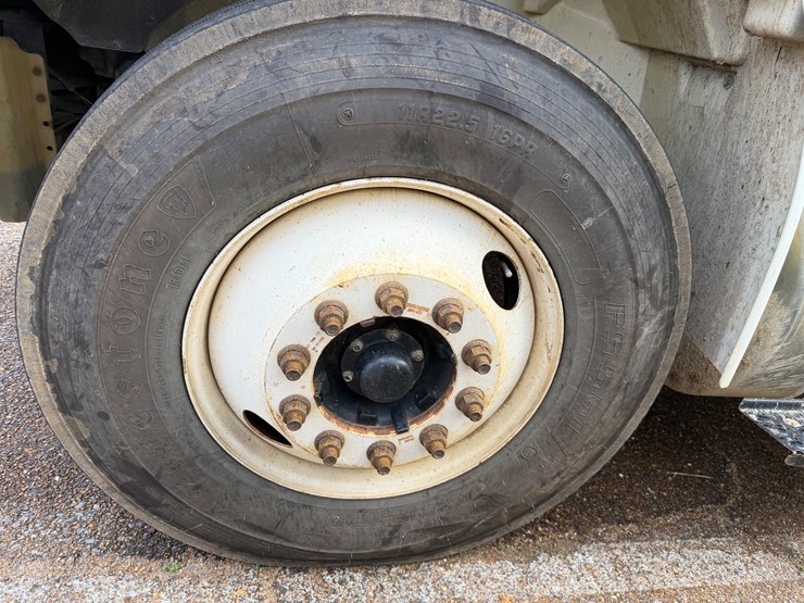 2018-international-durastar-4400-image-8