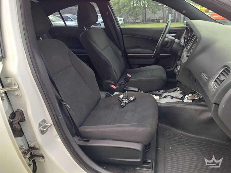 2017-dodge-charger-sedan-image-30