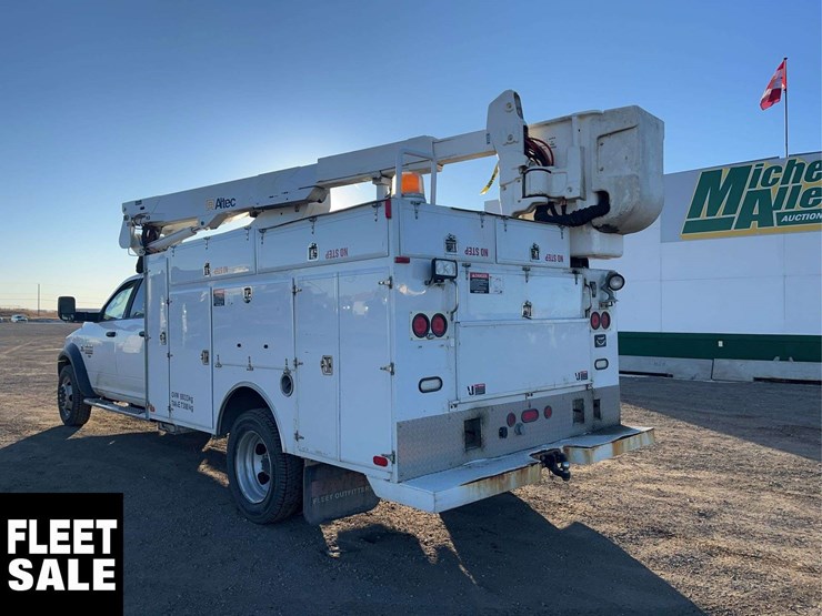 2014-ram-5500-4x4-s/a-bucket-truck-image-3