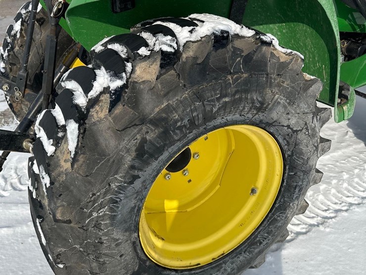 john-deere-3038e-image-11