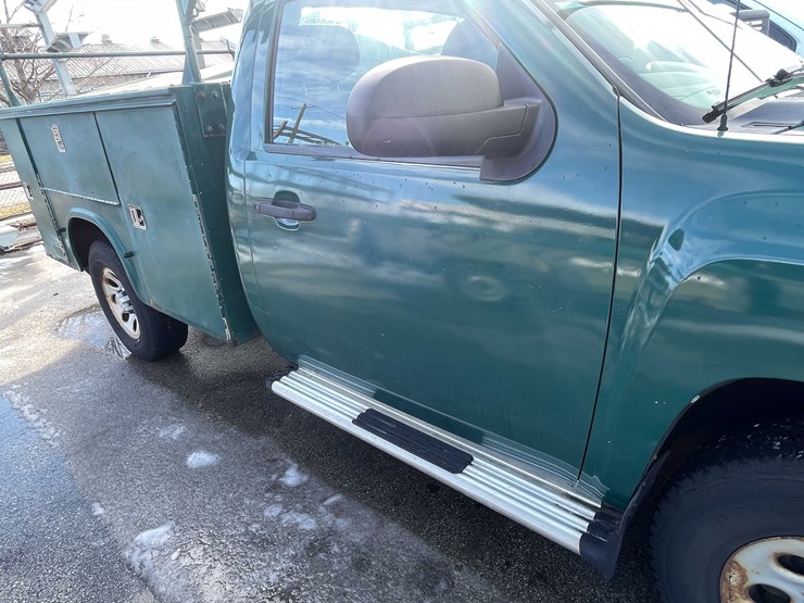 2011-chevrolet-1500-image-21