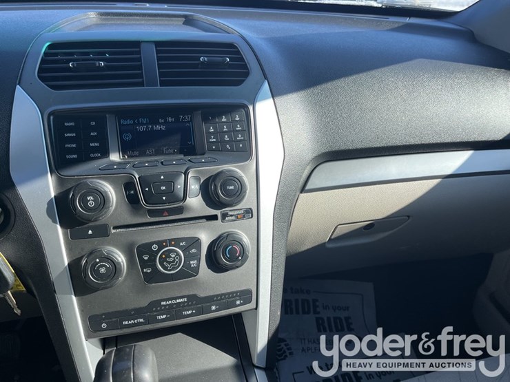 2013-ford-explorer-image-17