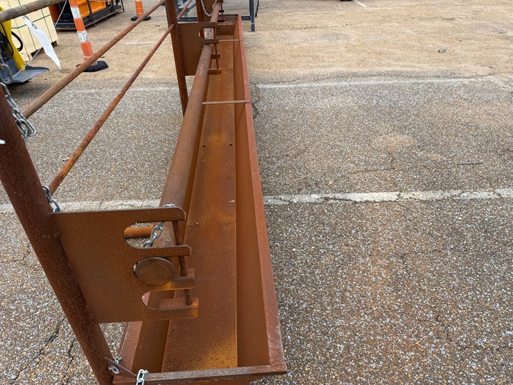 #7830-•-24ft-self-standing-cattle-feeder-image-2