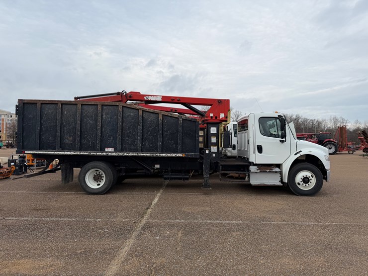 2016-freightliner-m2-106-image-5