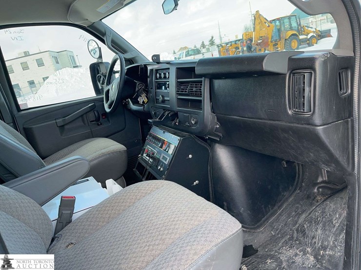 2016-chevrolet-express-s/a-ambulance-image-27