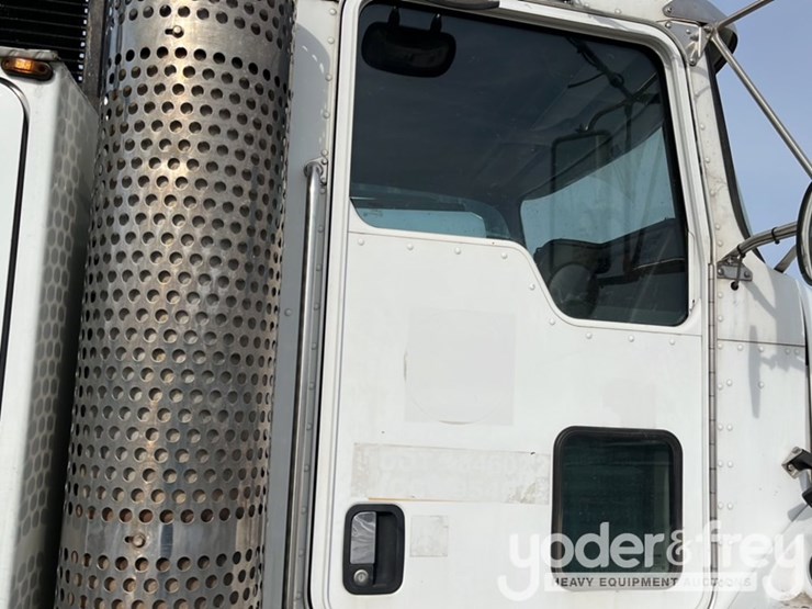 2007-kenworth-t300-image-57