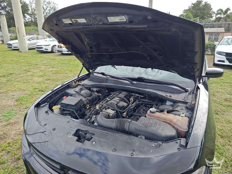 2018-dodge-charger-sedan-image-10