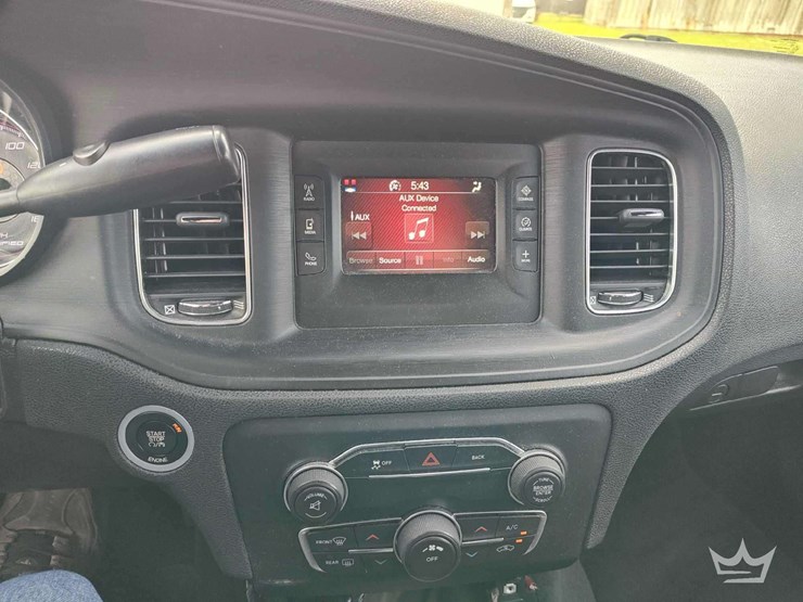 2015-dodge-charger-sedan-image-36