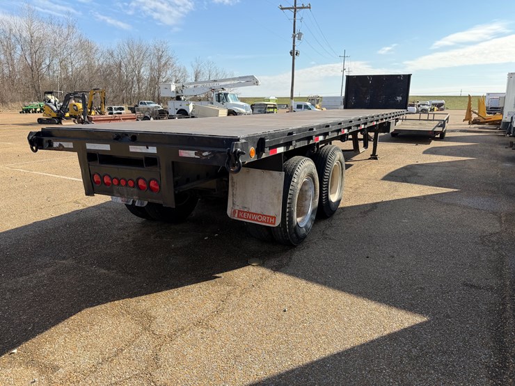 trailmobile-flatbed-image-1