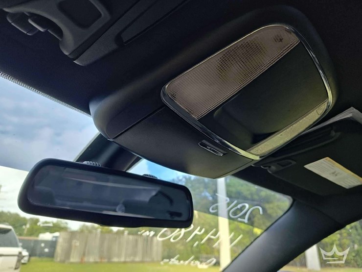 2015-dodge-charger-sedan-image-32