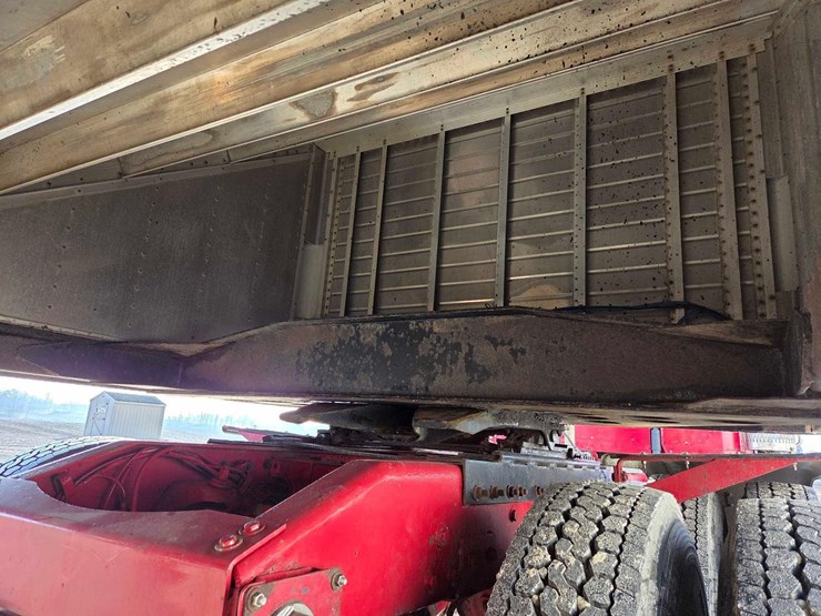 2011-wilson-hopper-bottom-image-39