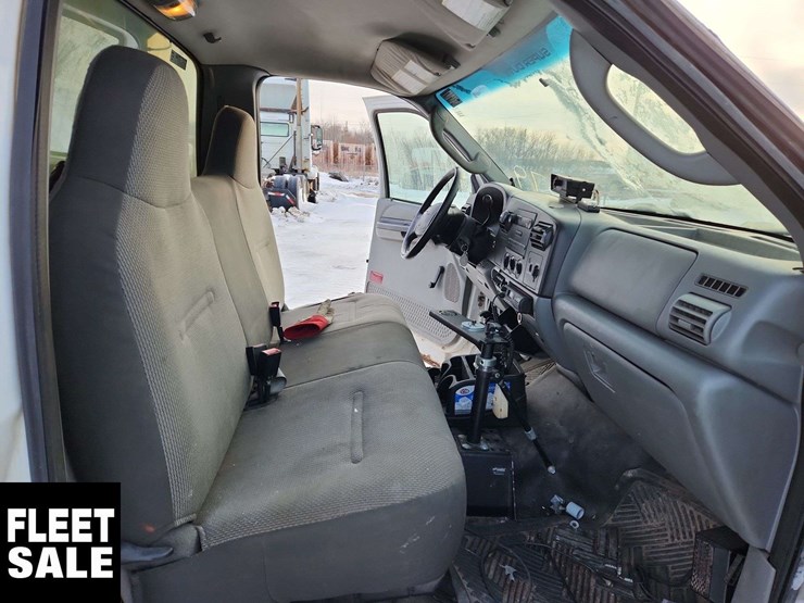 2006-ford-f550-image-16