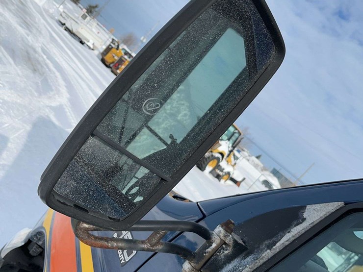 2005-ford-e-series-s/a-24-passenger-bus-image-37