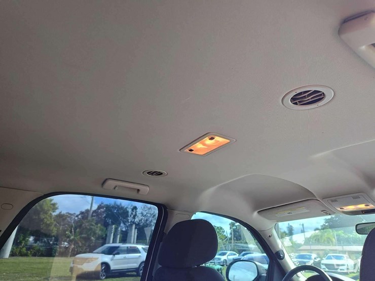 2012-chevrolet-tahoe-image-26