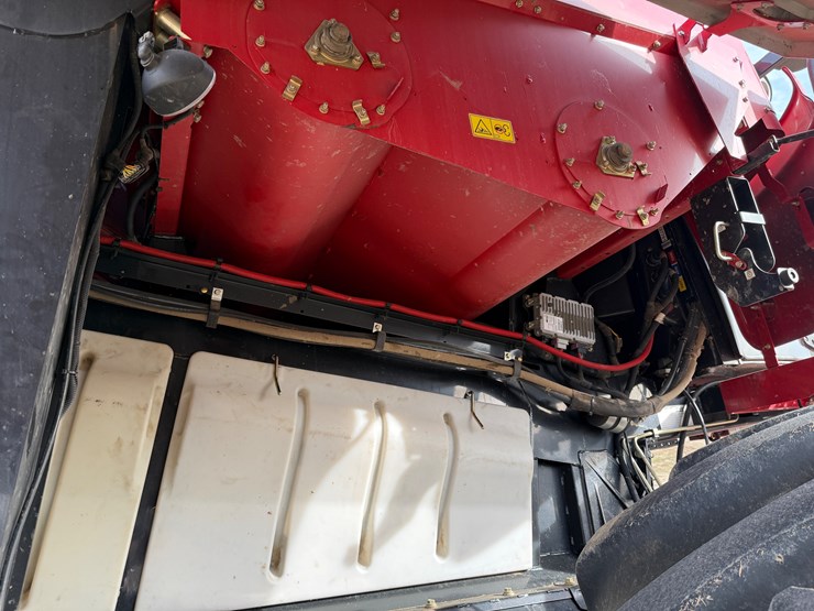 2015-case-ih-7240-image-19
