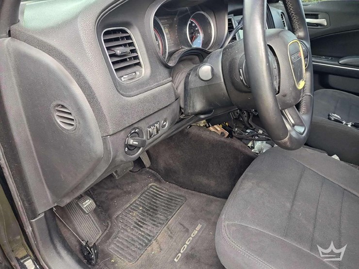 2015-dodge-charger-sedan-image-27