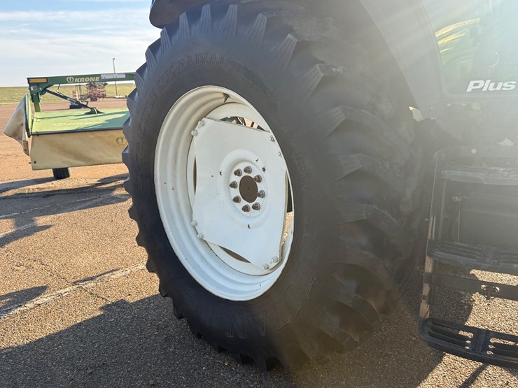 new-holland-t6070-image-16