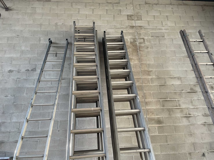 #2778-•-aluminum-extension-ladder-image-2