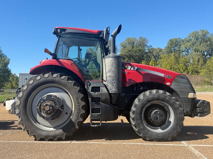 2016-case-ih-magnum-310-image-1