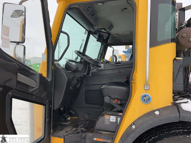 2018-mack-lr633-t/a-refuse-truck-image-17