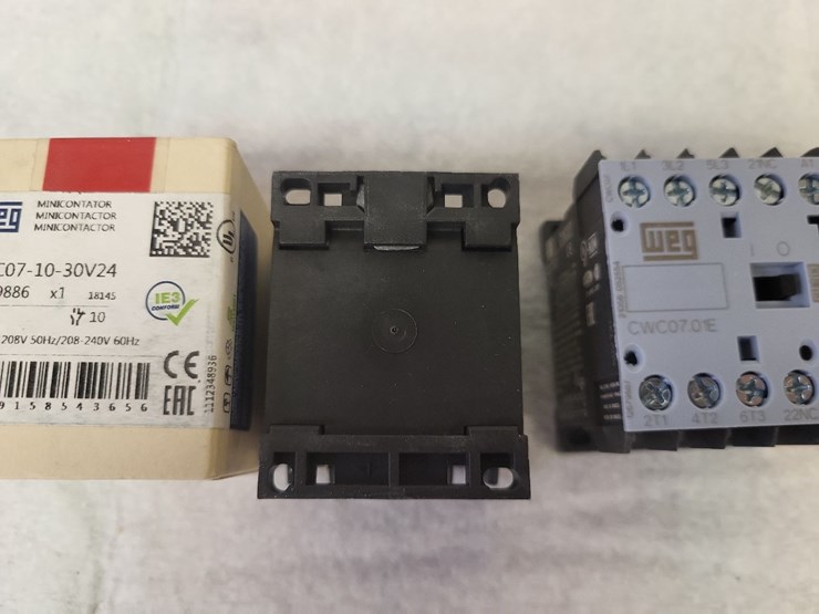 (4)-mini---contactors-7-amp-3-pole-w/1-auxiliary-contact---tag-#1216-image-4