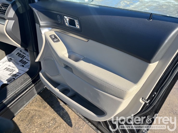 2013-ford-explorer-image-37