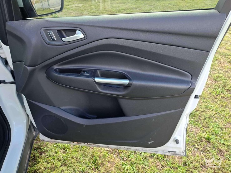 2015-ford-escape-image-11