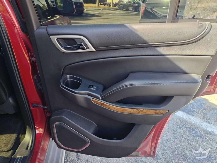 2015-gmc-yukon-denali-image-41