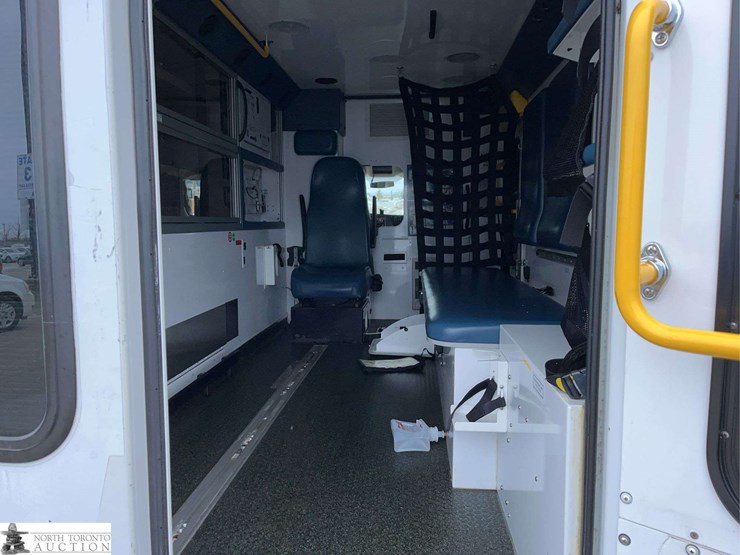 2017-chevrolet-express-s/a-ambulance-image-27