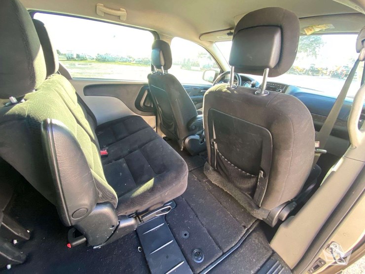 2016-dodge-grand-caravan-image-19