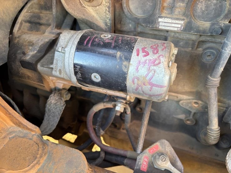 2011-case-570m-xt-image-54