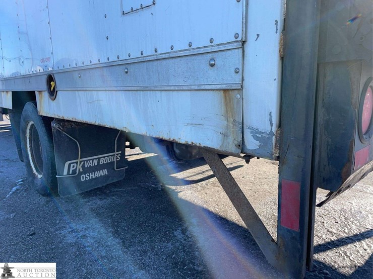 2011-ford-e-series-s/a-cube-van-image-31