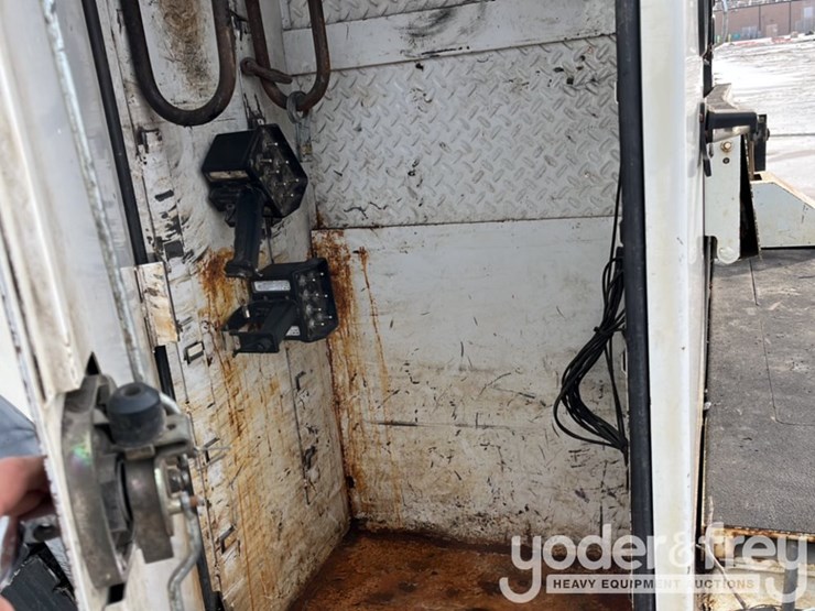 2007-kenworth-t300-image-33