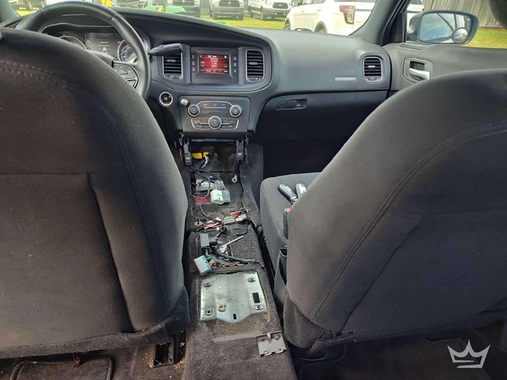 2015-dodge-charger-sedan-image-15