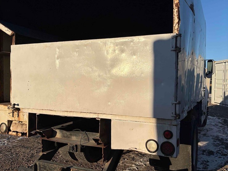 2007-ford-f750-xl-image-3