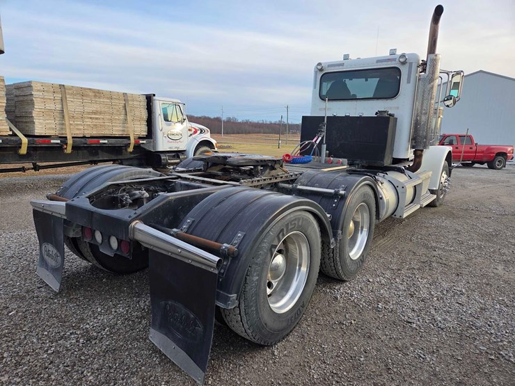 2013-peterbilt-388-image-8