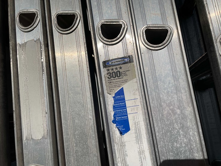 #2298-•-aluminum-extension-ladder-image-8