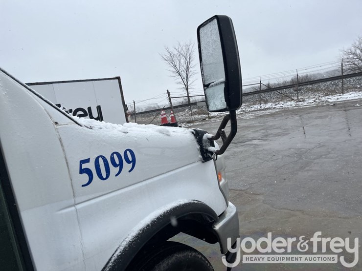 2014-ford-e450-image-39