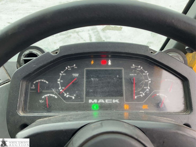 2018-mack-lr633-t/a-refuse-truck-image-35