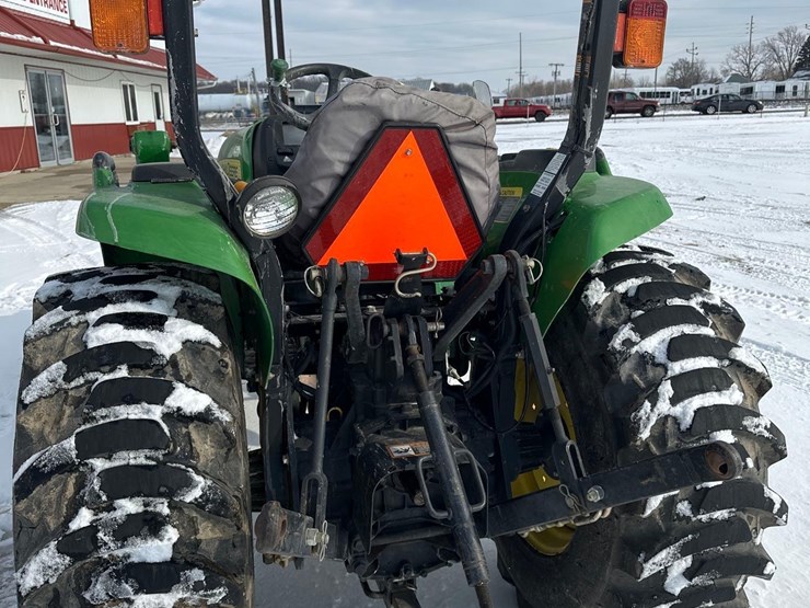john-deere-3038e-image-8