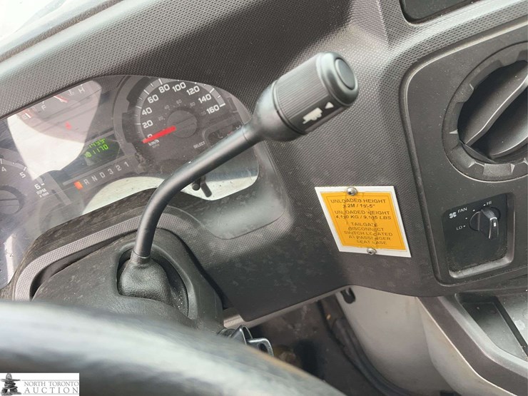 2013-ford-e350-image-24