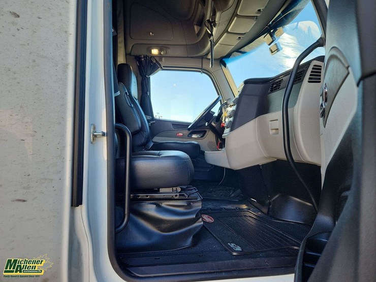 2024-peterbilt-579-image-18