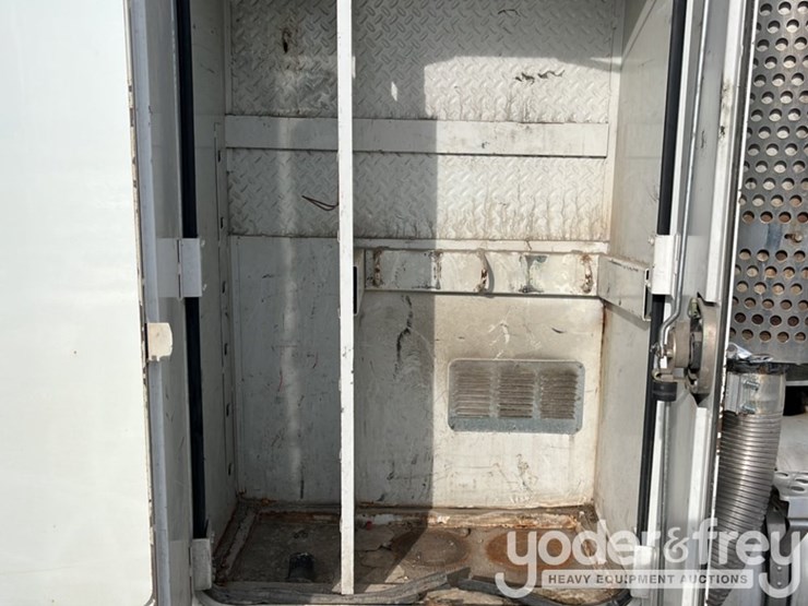 2007-kenworth-t300-image-54