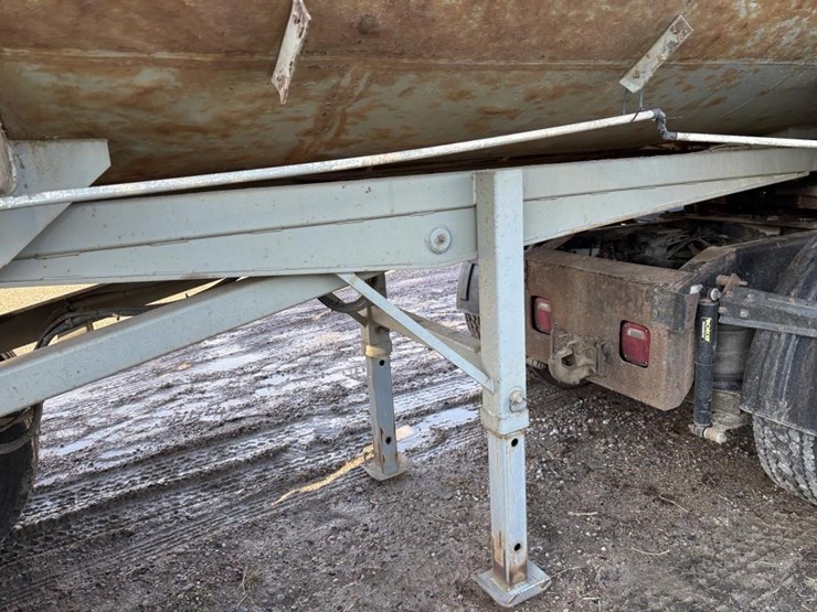 2002-l-&-m-pit-boss-rock-tub-trailer-image-11