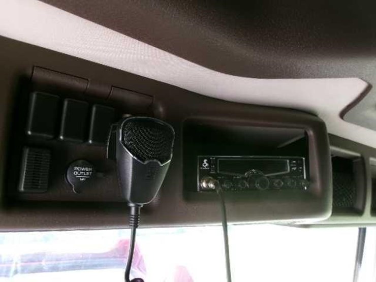 2014-volvo-vnl64t780-image-28