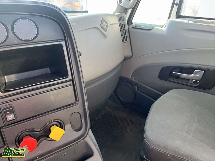 2017-international-prostar-image-19